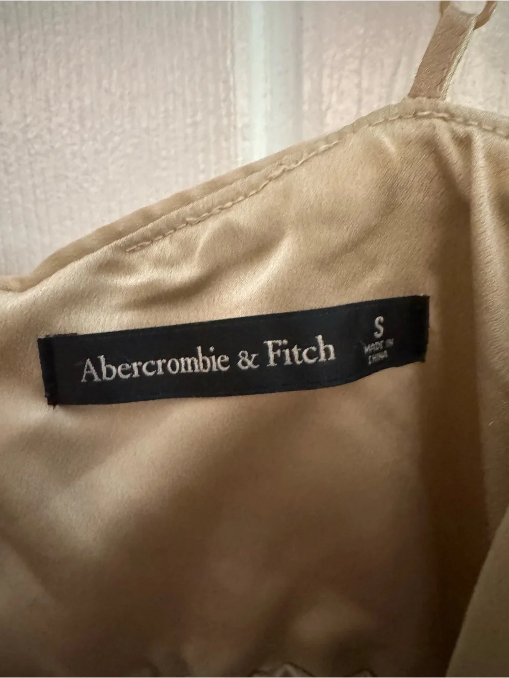 ABERCROMBIE & FITCH Giselle Pleated Gold Satin Maxi Dress Size Small